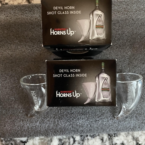 Set of 2 Sauza Hornitos Tequila Horns Up Devil Horn Double Shot Glasses NEW - Picture 5 of 6